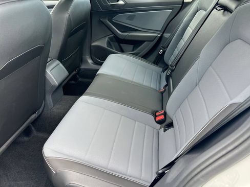 Used 2025 Volkswagen Jetta SE FWD image 12