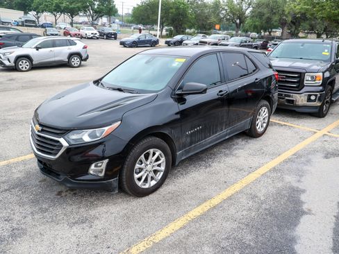 Used 2020 Chevrolet Equinox LS w/ LS Convenience Package FWD image 3