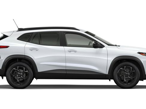 New 2026 Chevrolet Trax LT w/ Driver Confidence Package FWD image 3