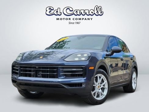 Used 2024 Porsche Cayenne AWD/4WD image 1