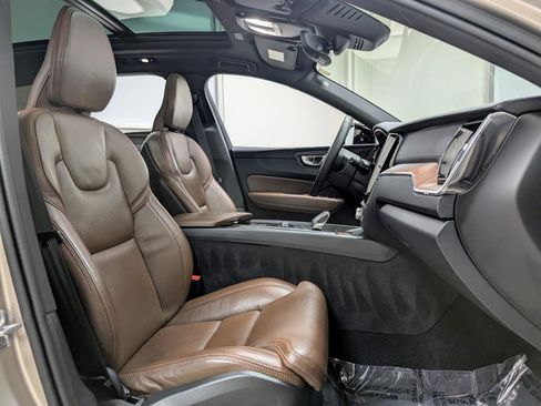 Used 2024 Volvo XC60 B5 Ultimate image 23