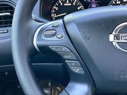 Used 2020 Nissan Pathfinder S image 10