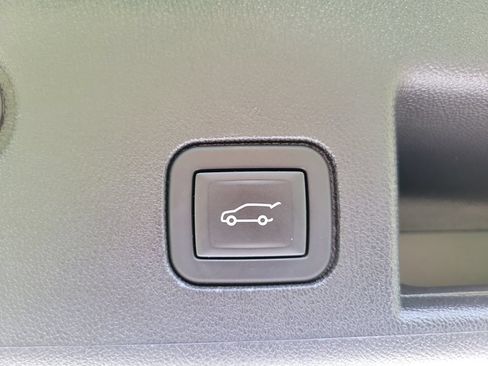 Used 2024 Chevrolet Equinox LT FWD image 32
