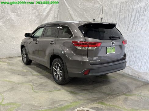 Used 2017 Toyota Highlander XLE AWD/4WD image 7