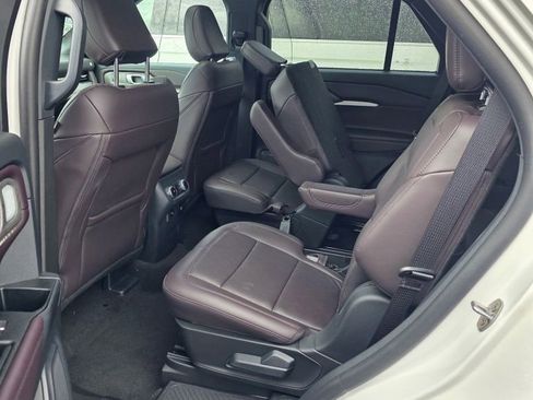 Used 2025 Ford Explorer Platinum RWD image 8