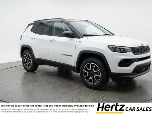 Used 2025 Jeep Compass Trailhawk AWD/4WD image 1
