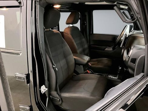 Used 2018 Jeep Wrangler Unlimited Sport S image 30