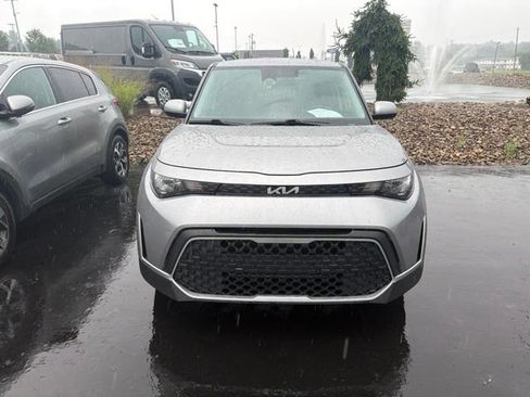 Used 2023 Kia Soul LX w/ Option Group 015 FWD image 2