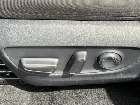 Used 2025 Toyota RAV4 XLE AWD/4WD image 8