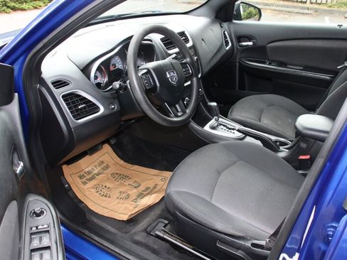 Used 2013 Dodge Avenger SE FWD image 5