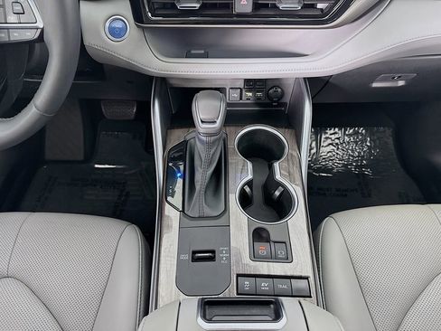 Used 2020 Toyota Highlander Limited image 35