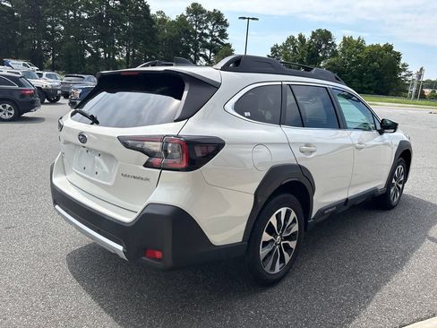 Used 2024 Subaru Outback Limited AWD/4WD image 10