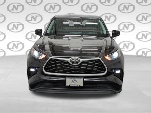 Used 2023 Toyota Highlander LE AWD/4WD image 27