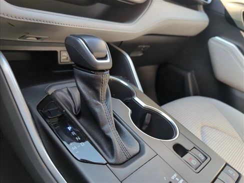 Used 2022 Toyota Highlander LE image 15