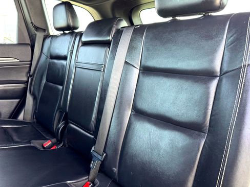 Used 2017 Jeep Grand Cherokee Limited image 16