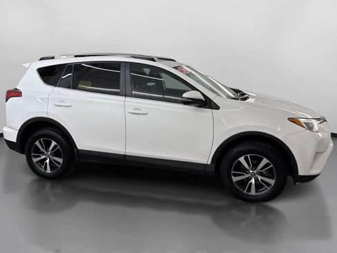 Used 2018 Toyota RAV4 XLE w/ Plus Extra Value Package FWD image 11