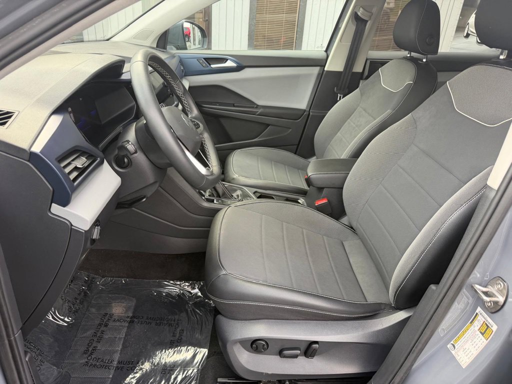 Used 2023 Volkswagen Taos SE w/ Panoramic Sunroof Package AWD/4WD image 16