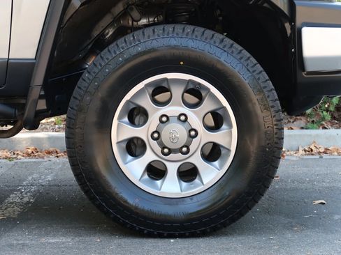 Used 2011 Toyota FJ Cruiser 4WD w/ Upgrade Pkg image 14