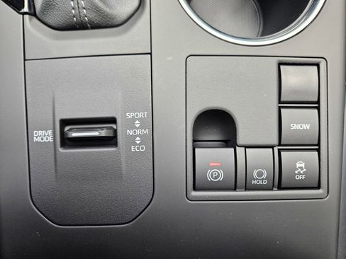 Certified 2024 Toyota Highlander XLE FWD image 28