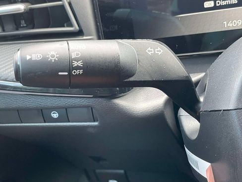Used 2025 Nissan Kicks SR AWD/4WD image 24