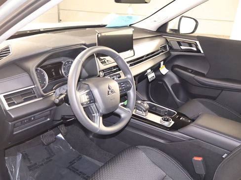 New 2026 Mitsubishi Outlander ES AWD/4WD image 2