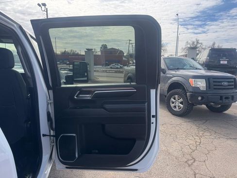 Used 2024 Chevrolet Silverado 2500 LT w/ Convenience Package image 24