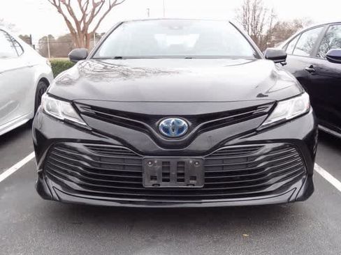 Used 2018 Toyota Camry LE image 2