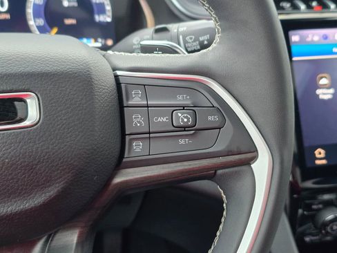 Used 2024 Jeep Grand Cherokee L Limited w/ Luxury Tech Group II image 32