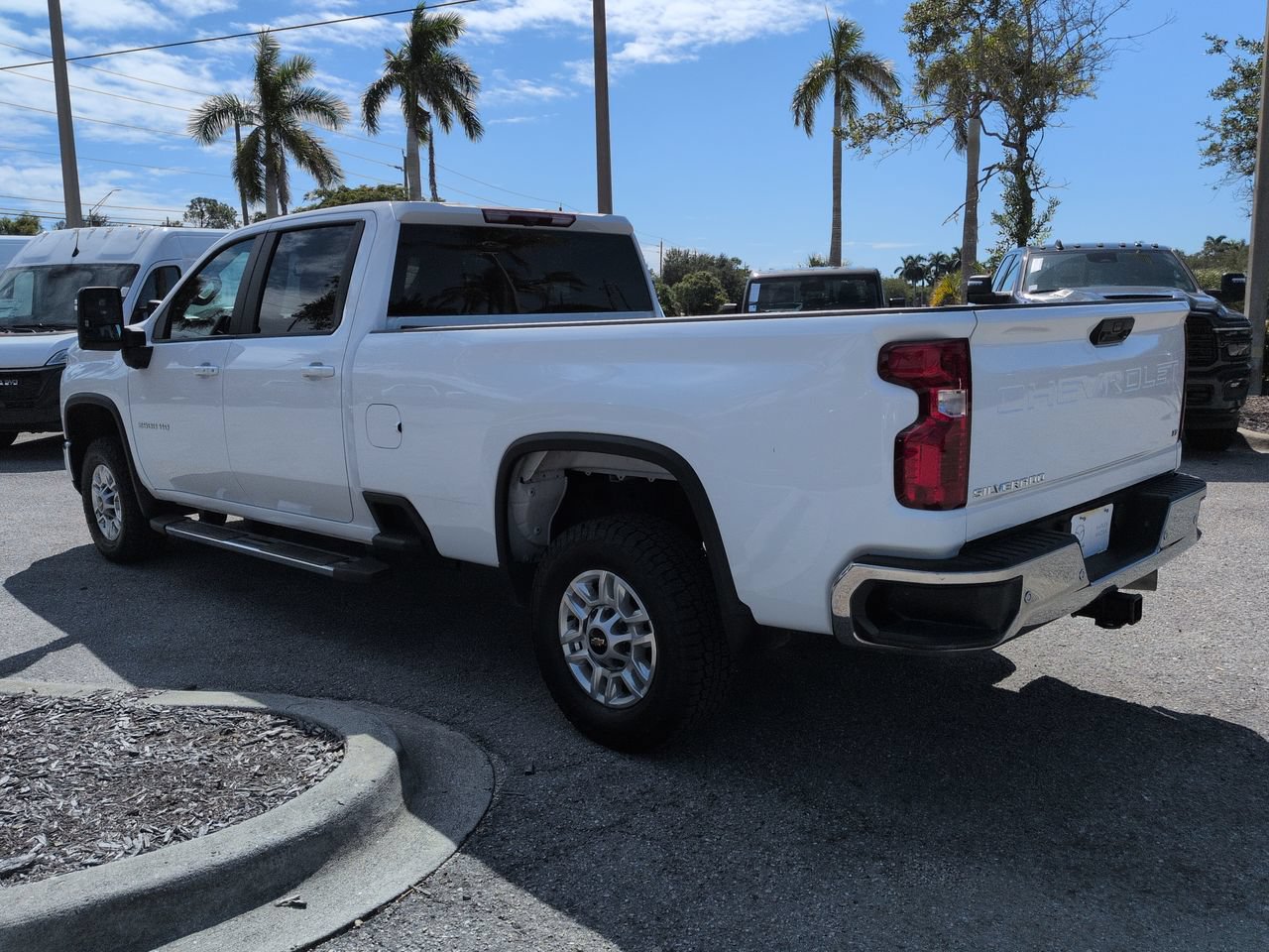 Used 2025 Chevrolet Silverado 2500 LT w/ Safety Package AWD/4WD image 7