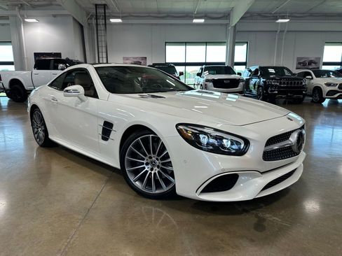 Used 2020 Mercedes-Benz SL 550 image 2