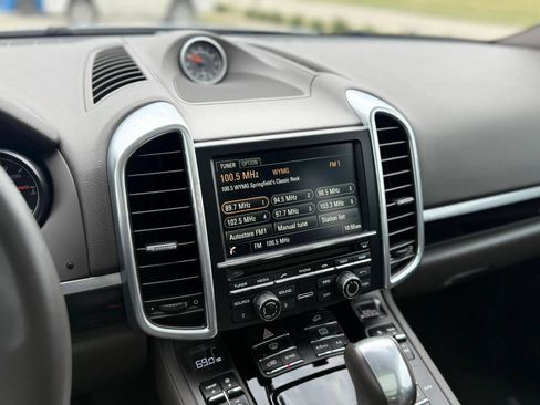 Used 2016 Porsche Cayenne image 21