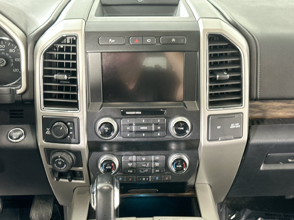Used 2020 Ford F150 Lariat w/ Equipment Group 502A Luxury AWD/4WD image 20