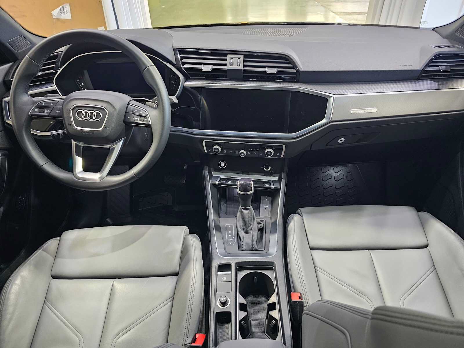 Used 2025 Audi Q3 2.0T Premium w/ Convenience Package AWD/4WD image 20