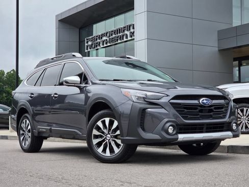 Used 2023 Subaru Outback Touring AWD/4WD image 2