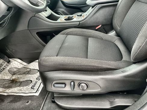 Used 2023 GMC Acadia SLE w/ Driver Convenience Package image 16