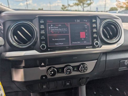 Used 2022 Toyota Tacoma SR5 RWD image 17