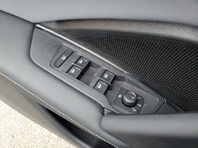New 2026 Volkswagen Tiguan SE R-Line FWD image 30