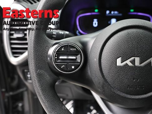 Used 2025 Kia Soul LX w/ LX Technology Package FWD image 15