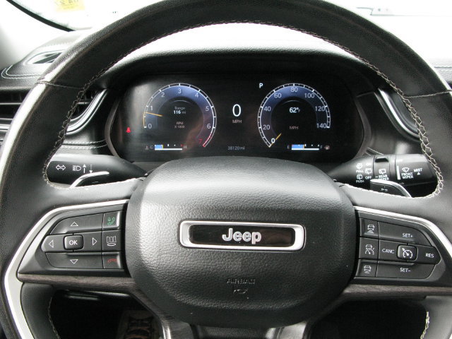 Used 2023 Jeep Grand Cherokee Limited w/ Black Appearance Package AWD/4WD image 14
