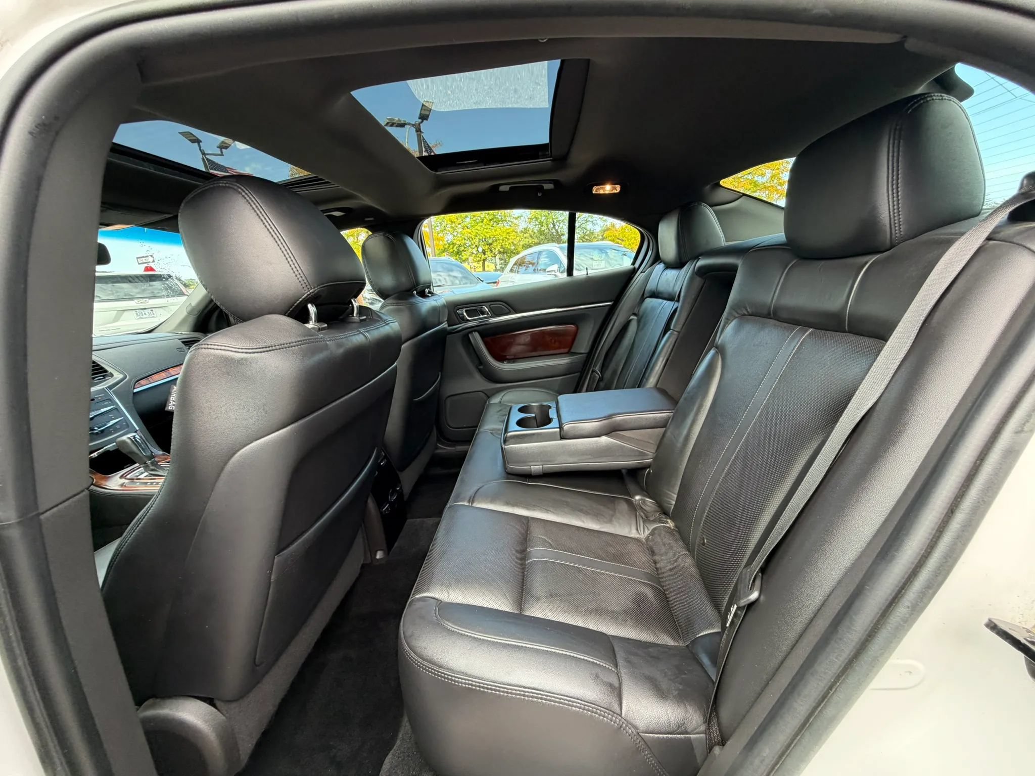 Used 2013 Lincoln MKS AWD image 25