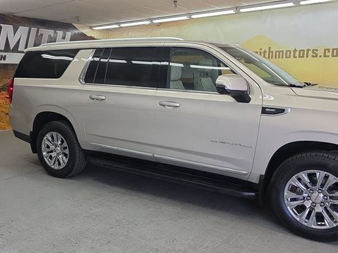 Used 2022 GMC Yukon XL Denali AWD/4WD image 21