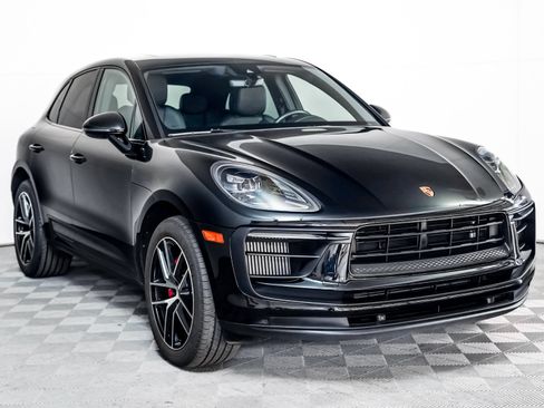 Certified 2022 Porsche Macan S image 8