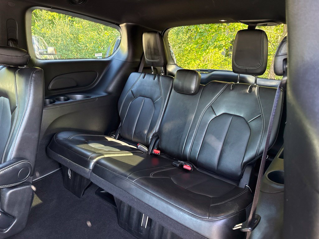 Used 2025 Chrysler Pacifica Select FWD image 32