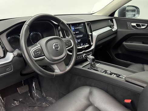 Used 2020 Volvo XC60 T5 Momentum image 8