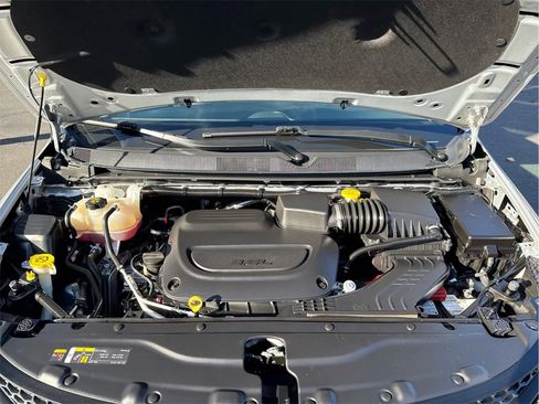 Used 2023 Chrysler Voyager LX image 16