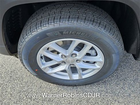 New 2025 Jeep Grand Cherokee L Laredo w/ Luxury Tech Group I image 19