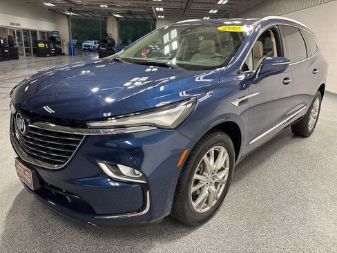 Used 2023 Buick Enclave Essence w/ Experience Buick Package AWD/4WD image 3
