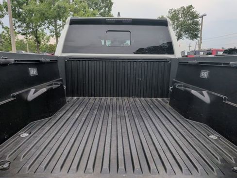 Used 2024 Toyota Tacoma SR5 w/ SR5 Upgrade Package AWD/4WD image 32