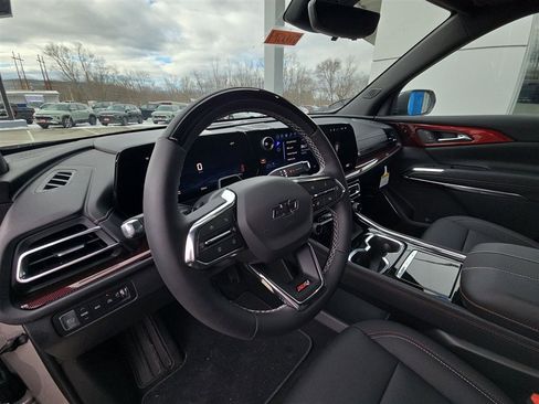 New 2026 Chevrolet Traverse Z71 w/ Enhanced Driving Package image 10