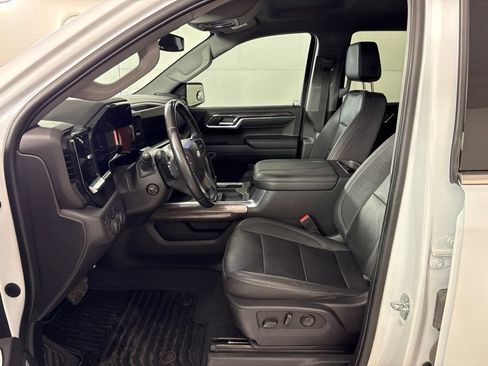 Used 2023 Chevrolet Silverado 1500 LTZ AWD/4WD image 35